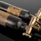 El gas de la risa se ha utilizado como anestésico durante siglos. En la imagen, cilindros vacíos de óxido nitroso utilizados en el Reino Unido entre 1915-1940.